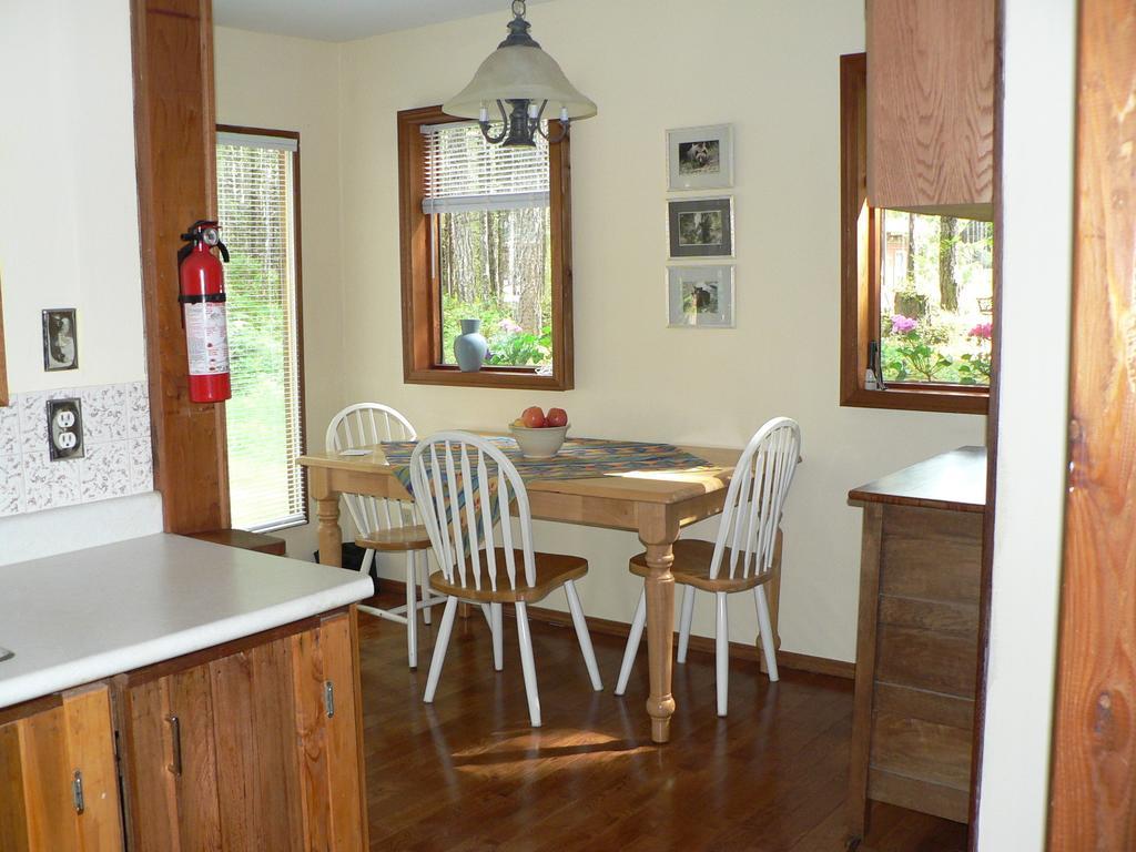 Cedar Song B&B Parksville Pokoj fotografie